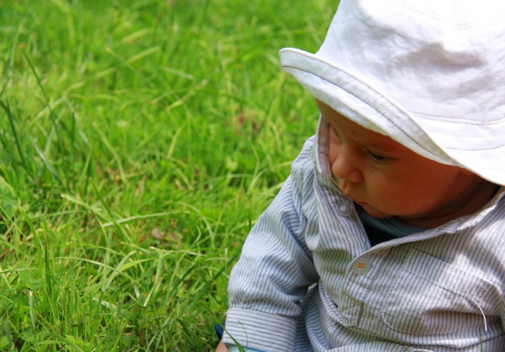 nathan-dans-lherbe-2