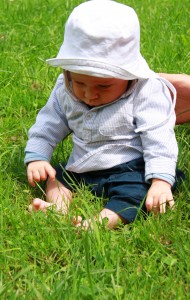 nathan-dans-lherbe-3