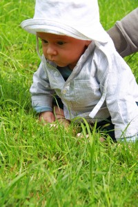 nathan-dans-lherbe-4
