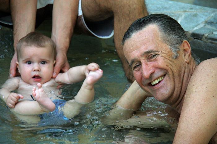 Dans l'eau avec papalain